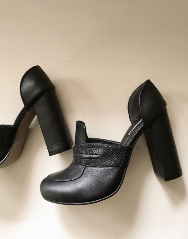 Zapatos elegantes tipo loafers con tacón ancho de cuero para mujer