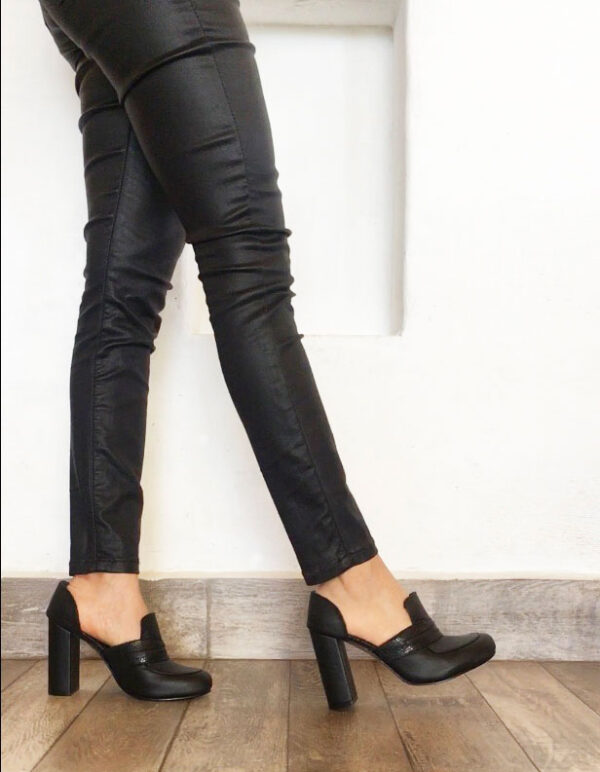 Zapatos elegantes tipo loafers con tacón ancho de cuero para mujer