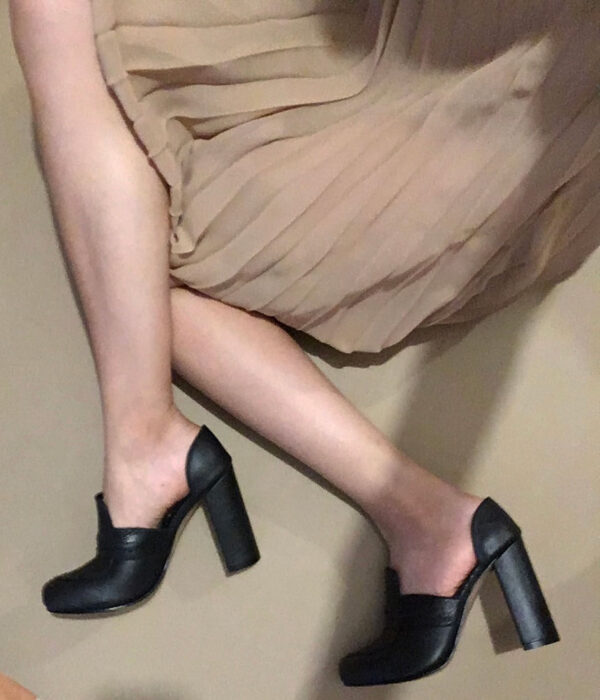 Zapatos elegantes tipo loafers con tacón ancho de cuero para mujer