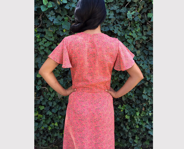 VESTIDO ENVOLVENTE ESTAMPADO FLORAL COLOR SALMÓN