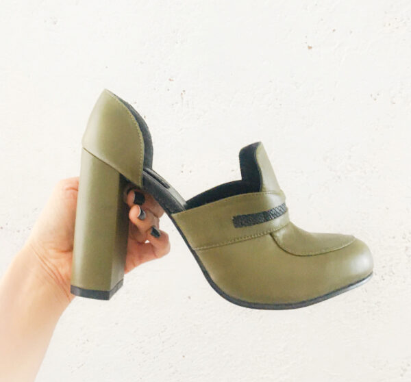 Zapatos elegantes tipo loafers con tacón ancho de cuero para mujer
