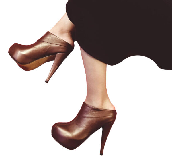 Zapatos elegantes tipo mules de cuero con tacón delgado y plataforma para mujer