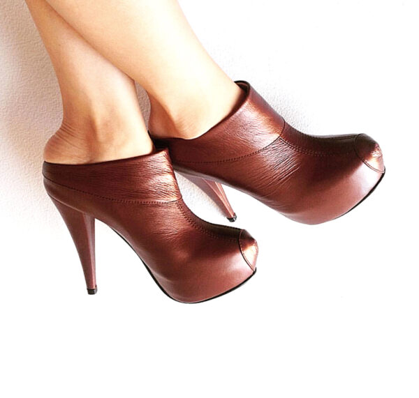 Zapatos elegantes tipo mules de cuero con tacón delgado y plataforma para mujer