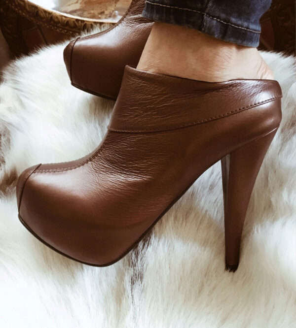 Zapatos elegantes tipo mules de cuero con tacón delgado y plataforma para mujer