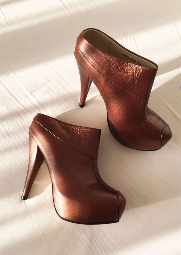 Zapatos elegantes tipo mules de cuero con tacón delgado y plataforma para mujer